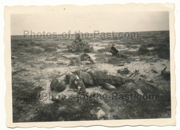 Toter RAF Flugzeug Pilot am Nordsee Strand