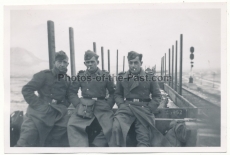 Waffen SS Männer auf einem Eisenbahn Waggon