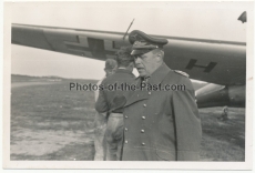 4 Fotos Generalfeldmarschall Kesselring auf einem Flugplatz in Minsk Belarus - Ritterkreuzträger der Luftwaffe
