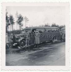 Ford Bus mit KFZ Kennzeichen SS-78403 und Schild Fahrschule