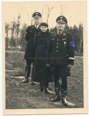 Portrait SS Obersturmführer und SS Obersturmbannführer vom SS Hauptmann mit einer Frau