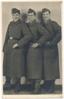 Portrait zwei Waffen SS Männer mit Kamerad vom Heer ..... Oldenburg 1944