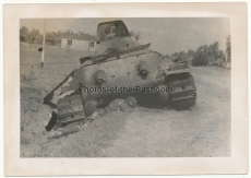 Toter russischer Panzermann am T-34 Panzer Wrack an der Ostfront