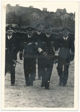 Ritterkreuzträger der Kriegsmarine - Führer der U Boote Großadmiral Karl Dönitz mit Offizieren und U Boot Kommandanten