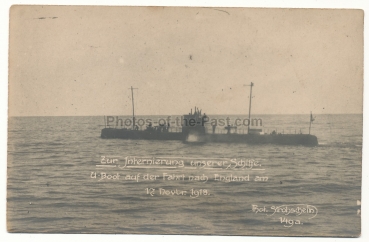 Deutsches U Boot auf dem Weg in die Internierung nach England 1918