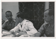 Ritterkreuzträger der Kriegsmarine - U Boot Kommandant Heinrich Schonder U 77 Vizeadmiral Leo Kreisch und U Boot Kommandant Hans Werner Kraus U 83 in La Spezia Italien 1942