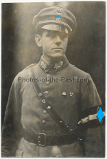 Portrait Stahlhelmbund Angehöriger mit Abzeichen Armbinde und Wehrsport Kragenauflagen