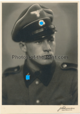 Portrait Waffen SS Sturmmann mit Schirmmütze - Atelier Kiel
