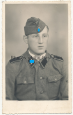 Portrait Waffen SS Schütze mit Schiffchen und weißem Halstuch in Mailly le Camp Aube 1943 gefallen in Arles Frankreich 1944