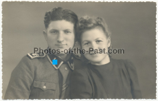 Portrait Waffen SS Oberscharführer mit seiner Schwester - Foto signiert Mai 1944