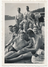 Angehörige der Allgemeinen SS beim Baden in Stettin Pommern 1935