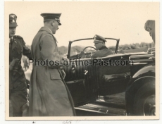 Der Führer Adolf Hitler am Mercedes Benz PKW an der NS-Ordensburg Krössinsee in Pommern 1936