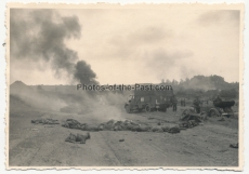 Vom russischen Panzer überrollte deutsche PaK Stellung an der Ostfront ! Tote Panzerjäger und russische Soldaten ! 21. Infanterie Division