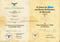 Besitzzeugnis Goldkordel zum Ärmel-Tätigkeitsabzeichen des fiegertechnischen Personals und Verleihungsurkunde Kriegsverdienstkreuz II. Klasse mit Schwertern - Luftwaffe 1.(F.)/122