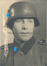 Portrait Angehöriger der Waffen SS Leibstandarte Adolf Hitler mit Stahlhelm