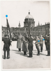 Wehrmacht General Haase bei der Fahnenweihe im Lustgarten in Potsdam 1939