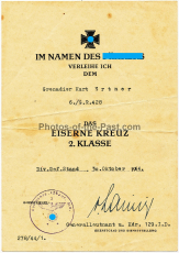 EK II Urkunde für einen Grenadier im Grenadier Regiment 428 mit Unterschrift von Ritterkreuzträger Generalleutnant Heribert von Larisch Kommandeur der 129. Infanterie Division