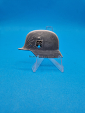 Fotoalbum Auflage Wehrmacht Stahlhelm ca. 6x4cm. Metall 2 Splinte