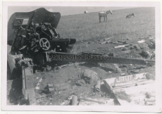 Tote russische Soldaten an einem PaK Geschütz an der Ostfront 1941