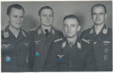 Ritterkreuzträger der Luftwaffe - Hauptmann Konrad Knabe mit Besatzung - Aufklärungsgruppe 126 Deutsche Kreuz in Gold Träger