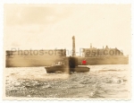 Kriegsmarine in Ijmuiden Holland Schiff vor Leuchtturm mit Tarnanstrich