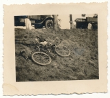 Toter französischer Soldat mit Fahrrad Frankreich 1940