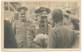 Hermann Göring bekommt Blumen überreicht von BDM Mädchen Hedi am 2 Juni 1933