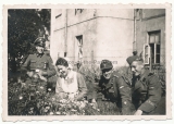 Waffen SS Männer und NSKK Soldat mit Krankenschwester