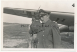 4 Fotos Generalfeldmarschall Kesselring auf einem Flugplatz in Minsk Belarus - Ritterkreuzträger der Luftwaffe