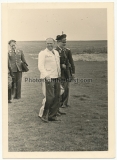 3 Fotos Generalfeldmarschall Kesselring in Orscha Belarus Waldlager Raubritter 4 - Ritterkreuzträger der Luftwaffe