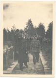 Ritterkreuzträger der Kriegsmarine auf einem Heldenfriedhof in Norwegen