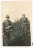 Soldaten der Waffen SS in Flecktarn Uniformen