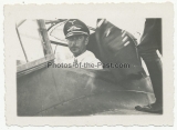 Ritterkreuzträger der Luftwaffe - Werner Mölders im Flugzeug Cockpit