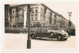 Der Führer Adolf Hitler im Mercedes Benz PKW bei Parade in Berlin am 20.4.1939