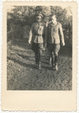 Ritterkreuzträger der Luftwaffe - Oberst Adolf Galland mit Major Rittberg Kommandeur des Holzschuh Geschwaders