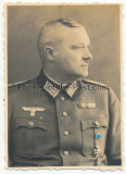 Portrait Hauptmann der Wehrmacht mit goldenem Parteiabzeichen der NSDAP