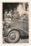 Ritterkreuzträger des Heeres - Leutnant am Mercedes Benz PKW - Träger Deutsches Kreuz in Gold