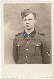 Portrait Waffen SS Sturmmann mit Totenkopfknopf Schiffchen - Foto Atelier Frankreich