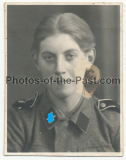 Paß Portrait Frau in Uniformjacke der Leibstandarte SS Adolf Hitler