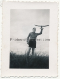 Hitlerjunge der Flieger HJ mit Segelflugzeug Modell