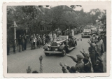 Der Führer Adolf Hitler im Mercedes Benz PKW unterwegs im Reichsgebiet