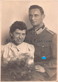 Portrait Unteroffizier der Wehrmacht mit SS Runen an der Uniform - SS Anwärter - Hochzeitsfoto Soldat mit Frau - Sportabzeichen Auszeichnungen