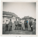 Führer der SA Sturmabteilung Ernst Röhm bei Offizieren der Reichswehr in einer Kaserne 1934