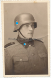 Portrait Angeöriger der SS Totenkopf Verbände mit Stahlhelm