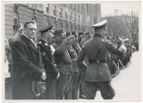Reichsnährstand Pressefoto Reichsführer SS Heinrich Himmler bei Flaggenhissung beim Minister für Landwirtschaft