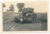 Toter russischer Panzerfahrer in einem BT-7 Panzer Wrack