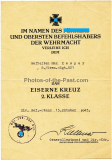 EK II Urkunde für einen Gefreiten im Grenadier Regiment 521 mit Unterschrift von Ritterkreuz mit Eichenlaubträger Generalleutnant Athur Kullmer Kommandeur der 296. Infanterie Division