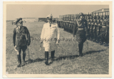 Generalfeldmarschall Hermann Göring auf einem Flughafen