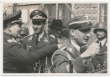 Generalfeldmarschall Hermann Göring im Gespräch mit einem Offizier der Luftwaffe