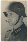 Stahlhelm Portrait Soldat der Wehrmacht mit M 40 Helm